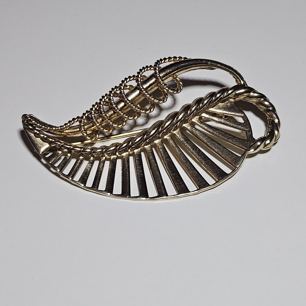 Vintage Volupte Gold Tone Polished Leaf Shape Pin Brooch